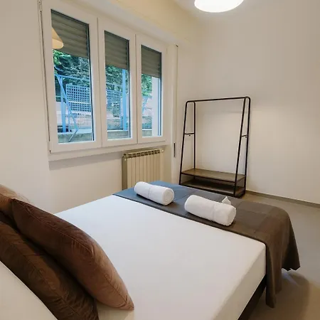 Roman Waves Rooms